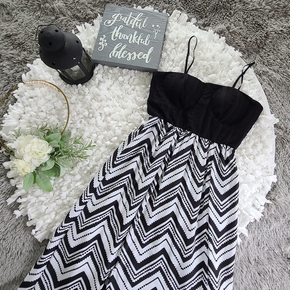 No Boundaries Dresses & Skirts - No Boundaries Black & White Maxi Medium